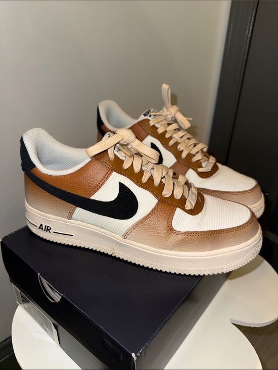 Nike Shoes - Nike Low Top Sneakers in White, Brown & Black